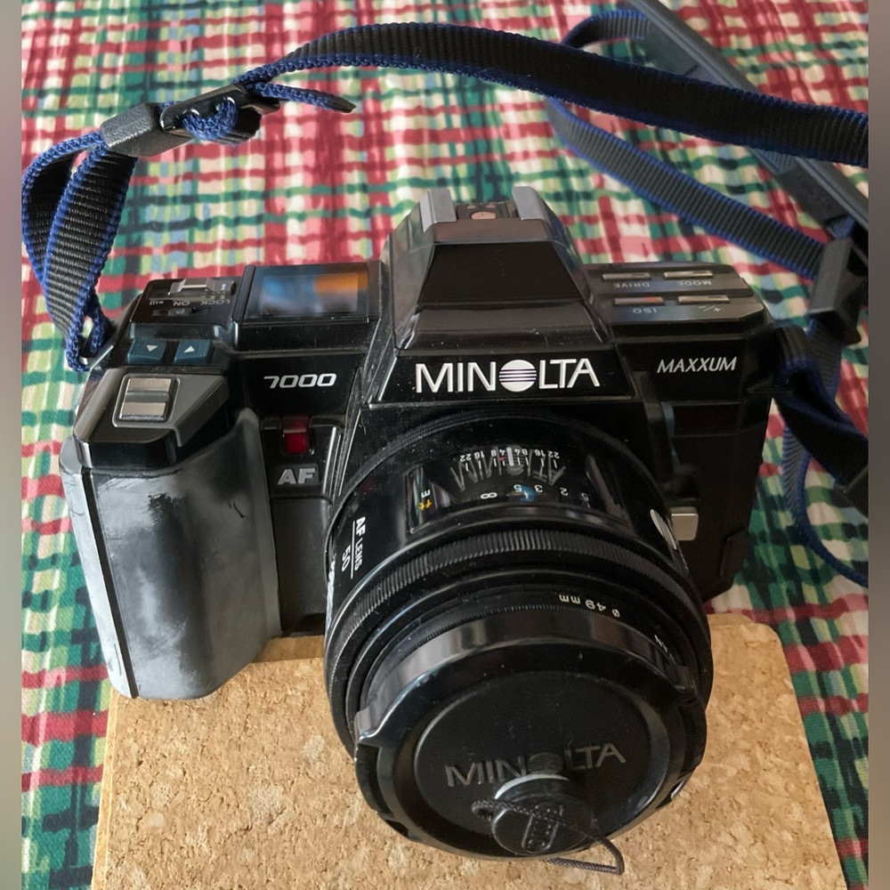 MINOLTA MAXXUM 7000 CAMERA & MINOLTA FLASH 2800AF